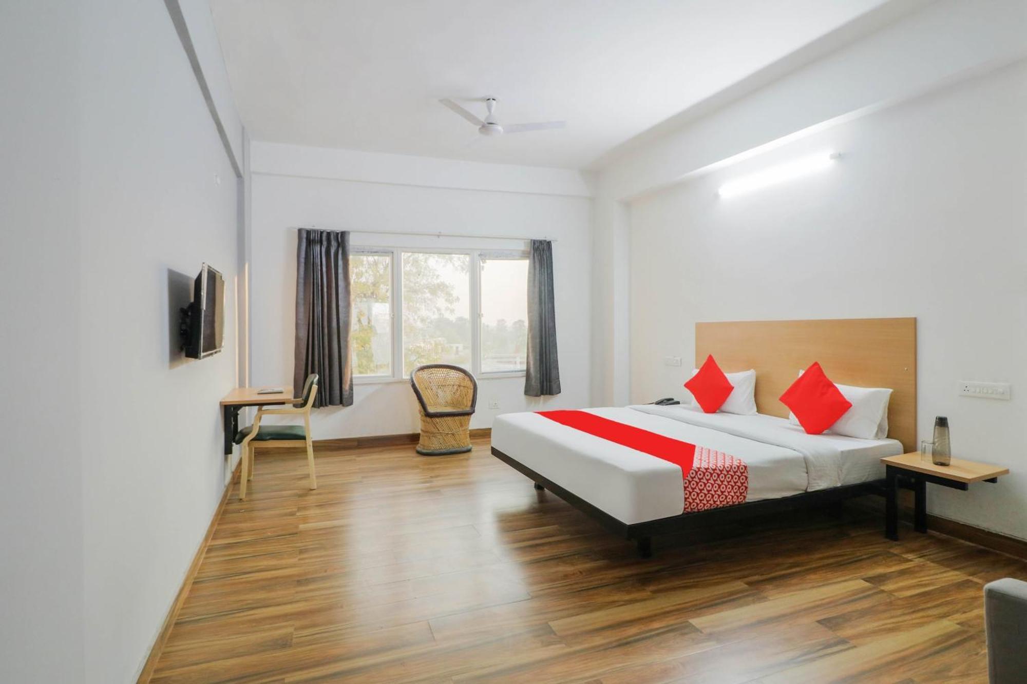 Townhall Bhiwadi Eksteriør billede