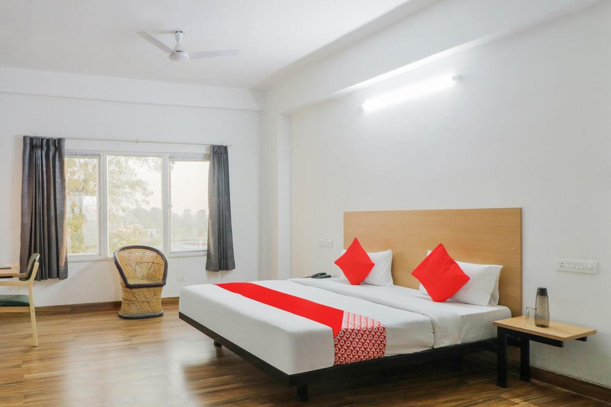 Townhall Bhiwadi Eksteriør billede